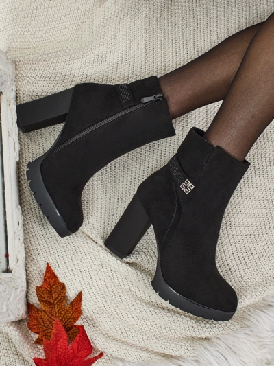 Ženski gležnarji iz eko semiša s peto Zavrina