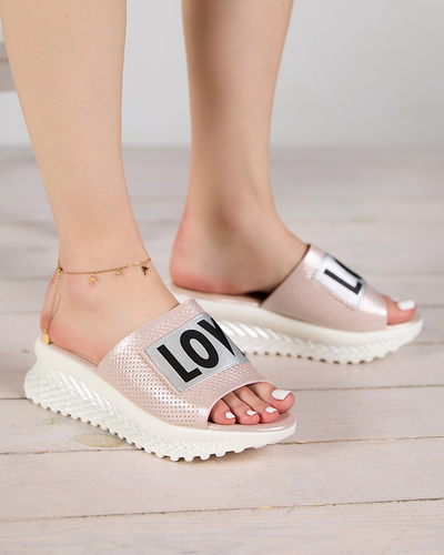 Ružové lesklé dámske papuče s nápisom Sosha- Footwear