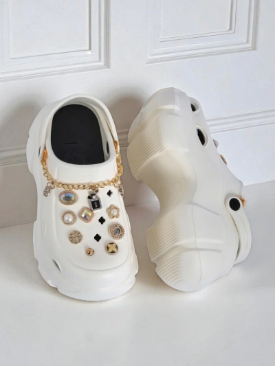 Sandali Caligae Aurelia Bianca z okraski chain v stilu glamour