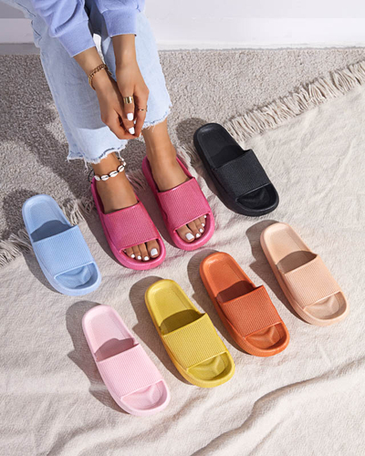 Čierne gumené papuče s razením Torika - Obuv