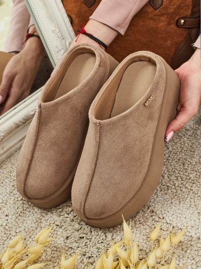 Kratki ženski škornji a'la za sneg s krznom Calindra