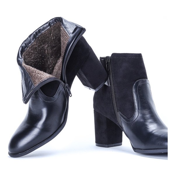 Czarne botki na słupku ze sprzączką Yeva- Obuwie