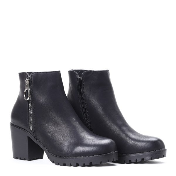 Czarne botki na słupku Rebecca- Obuwie