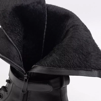 VÝPREDAJ Čierne tašky s ozdobnými vreckami na hornej časti RegiTopánok