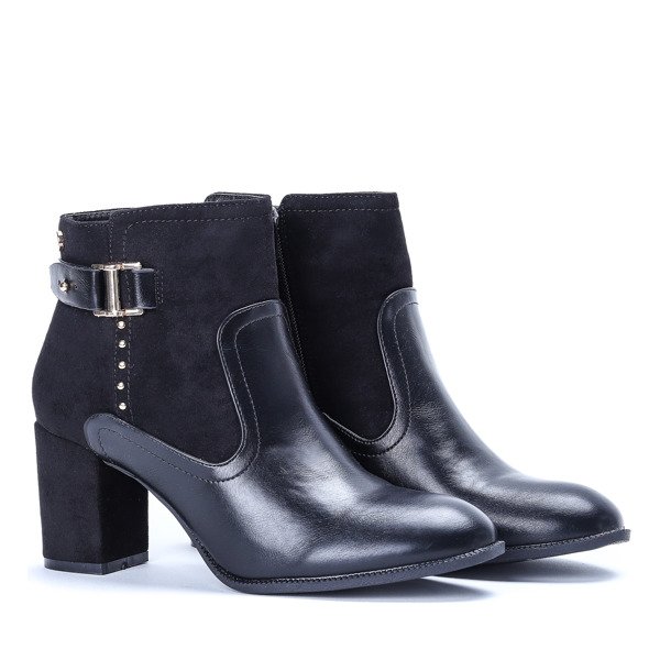 Czarne botki na słupku ze sprzączką Yeva- Obuwie
