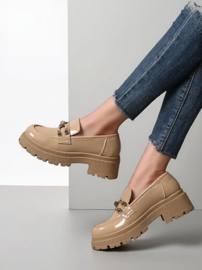 Royalfashion Dámske patentné kožené loafers Arieda