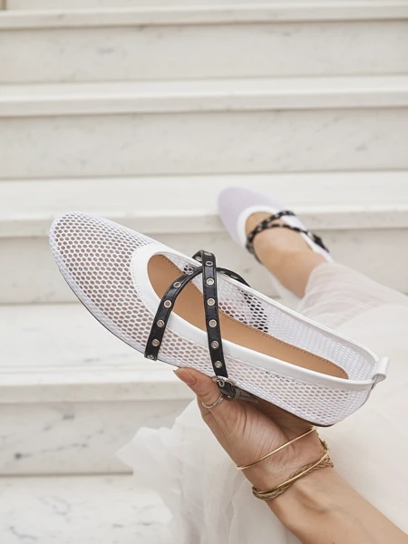 Balerinke Royalfashion Calista Bianca – mrežasti beli ženski čevlji s črnimi paščki