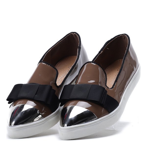 Navliecť sa nalakovanou špičkou v khaki farbe Barbara- Obuv