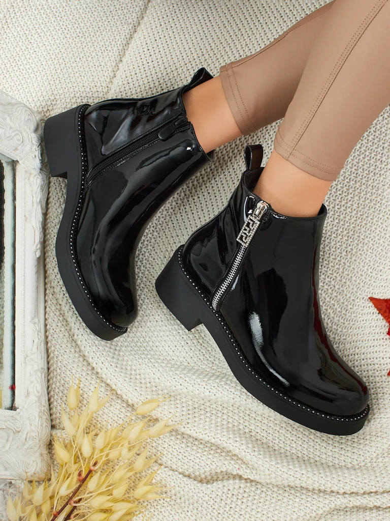 Lakirani ženski gležnarji iz eko usnja Calvera