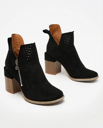 Royalfashion Čierne ažurové čižmy Veviret