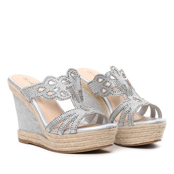 Srebrne klapki na koturnie Christie- Obuwie