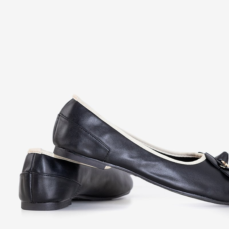 OUTLET Čierne dámske baleríny s kvetinou Fireni - Obuv