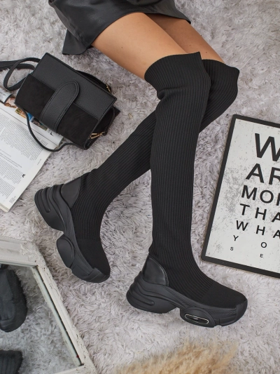 Dolgi ženski škornji na natik z debelejšim podplatom Ravmora