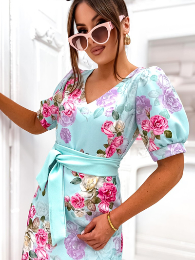 Royalfashion Dámske šaty po kolená s krátkymi nafúknutými rukávmi a opaskom s krásnymi ružami