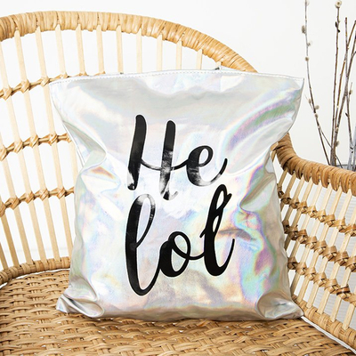 Strieborná holografická taška cez rameno s nápisom „Heloł“ - kabelky