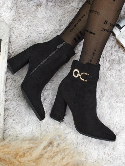 Ženski gležnjarji iz eko semiša s peto Victi