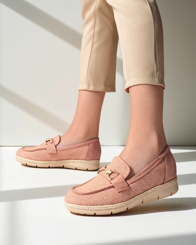 Royalfashion Dámske ploché topánky s dekoračným detailom na špičke