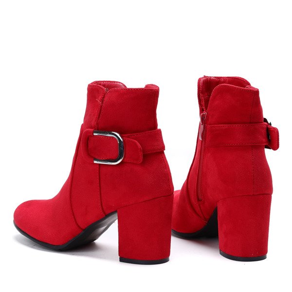 Czerwone botki na wyższym słupku z ozdobną klamrą Polly - Obuwie