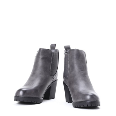 Szare botki na słupku Greis- Obuwie