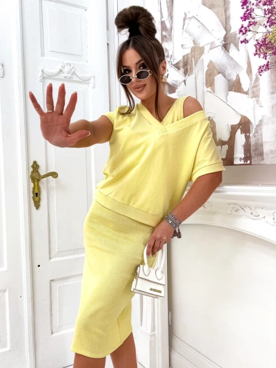 Royalfashion Dámsky set s odhaľujúcou mikinou a šatami po kolená
