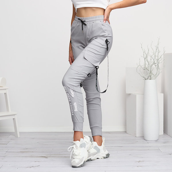 Šedé dámske cargo nohavice s nápismi - Oblečenie