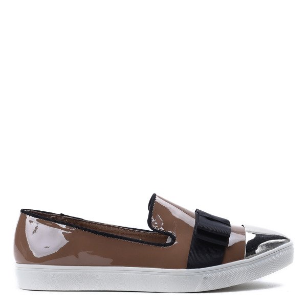 Navliecť sa nalakovanou špičkou v khaki farbe Barbara- Obuv