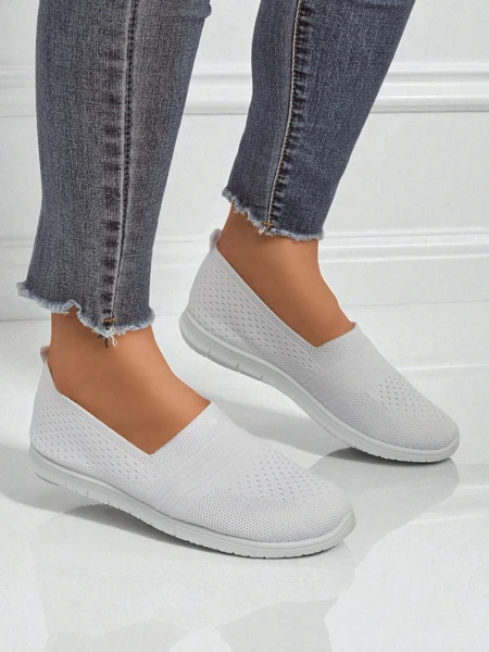 Bele ženske balerinke Ariadne iz zračnega blaga s ploskim podplatom