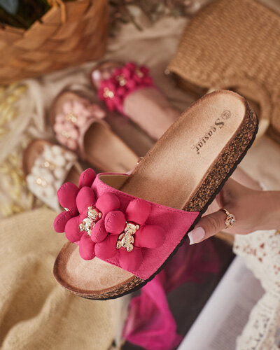 Royalfashion Dámske žabky so zlatými medvedíkmi a kvetmi Isaralle