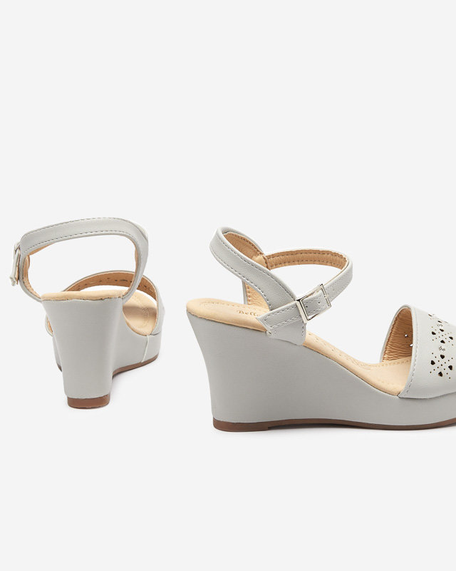 OUTLET Šedé dámske sandále na klinu Bellomia - Topánky