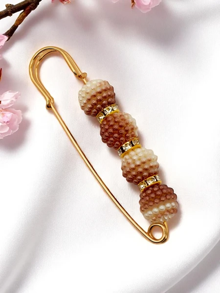 Dekoratívna dámska brošňa s perlami Four Pearls