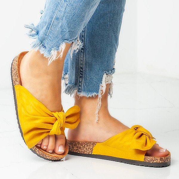 Żółte klapki z kokardką Quinky - Obuwie