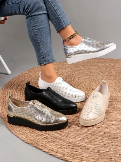 Royalfashion Dámske perforované slip-on topánky Goffies