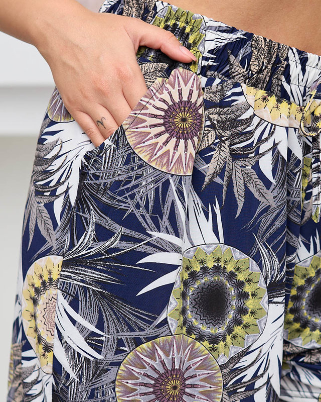 Žlté a tmavomodré vzorované dámske šortky - Oblečenie