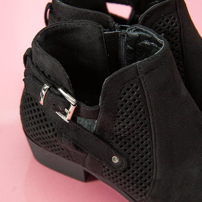 Čierne topánky Chelsea s prelamovaným povrchom Black Elegance - Obuv