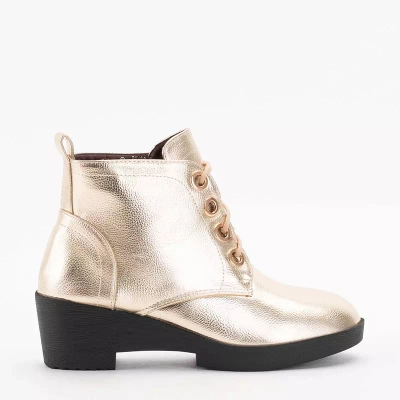 OUTLET Zlaté dámske šnurovacie ploché členkové čižmy Tivera - Obuv