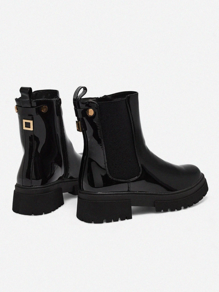 Lakirani ženski gležnarji iz eko usnja Calebi