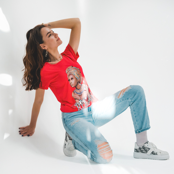 Červené dámske tričko s farebnou potlačou a flitrami - Oblečenie