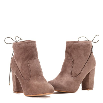 Brązowe botki na słupku Kelly - Obuwie