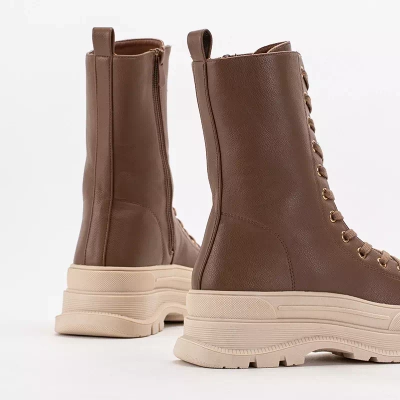 OUTLET Svetlohnedé dámske vysoké čižmy na plochých podpätkoch Magara - Topánky