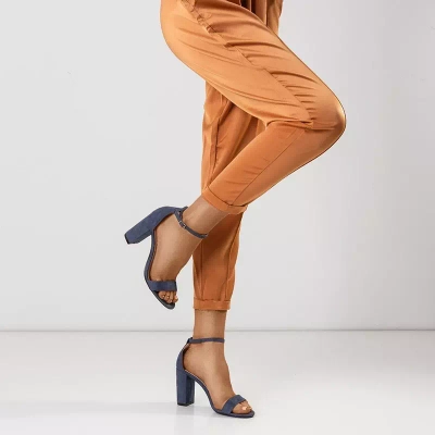 OUTLET Tmavomodré dámske sandále na stĺpiku Anniet - Obuv