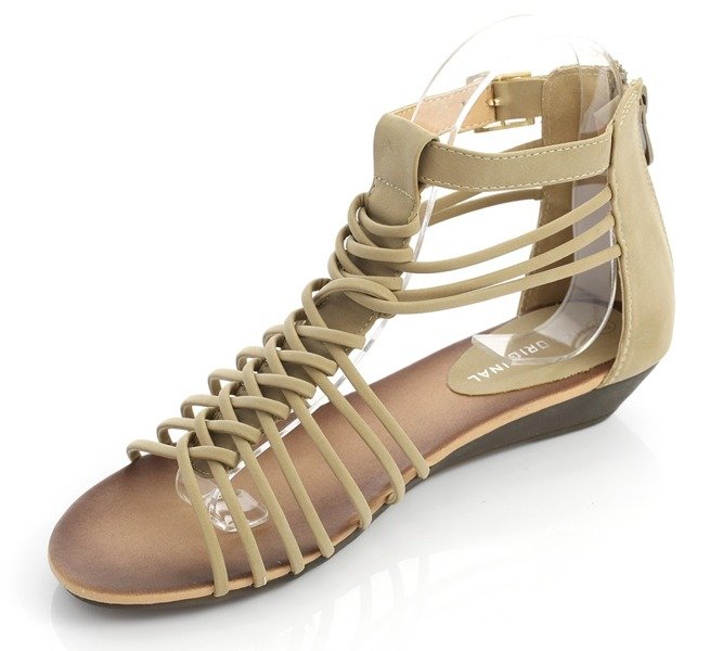 Béžové sandále na nízkom podpätku vyrobené z umelej kože Uasswerra - Obuv