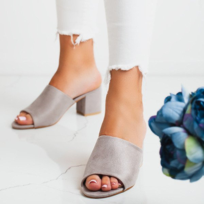 Szare klapki na niskim słupku Montana - Obuwie