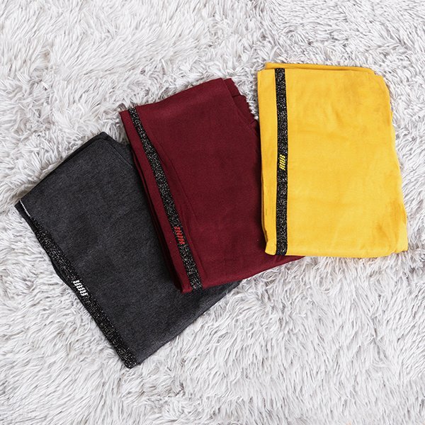 Tmavošedé dámske legíny s pruhmi - Oblečenie