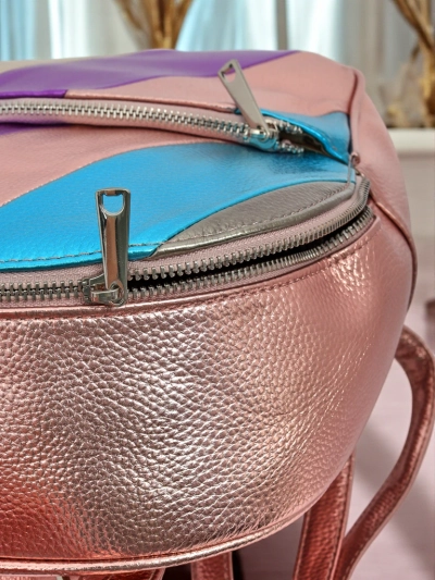 Royalfashion Dámsky batoh z eko kože s kovovými prúžkami
