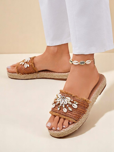 Sandali Royalfashion Callista Boho Camel na ravni platformi s školjkami