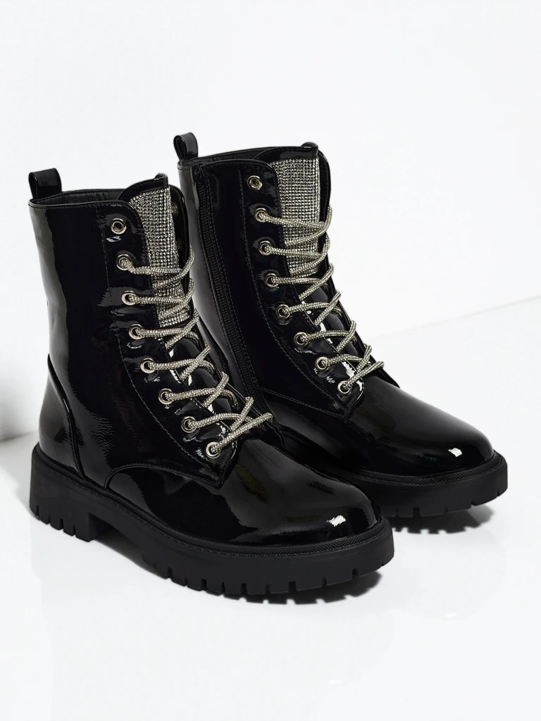 Lakirani ženski gležnarji s vezalkami Fjorra