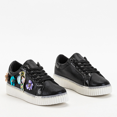 OUTLET Čierne lesklé dámske tenisky s farebnými nášivkami Springso - Obuv