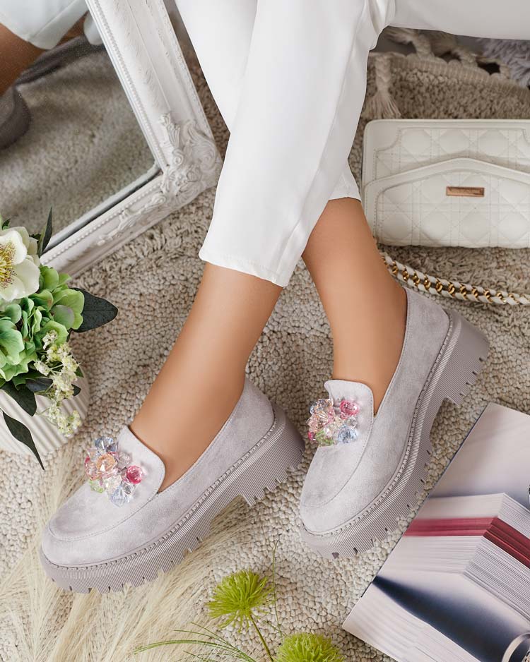 Svetlosivé dámske mokasíny s farebnými korálkami Hetika - Obuv