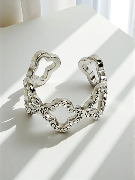 Ariadne Silverita zapestnica s kristali – srebrna, geometrijski glamurozen vzorec