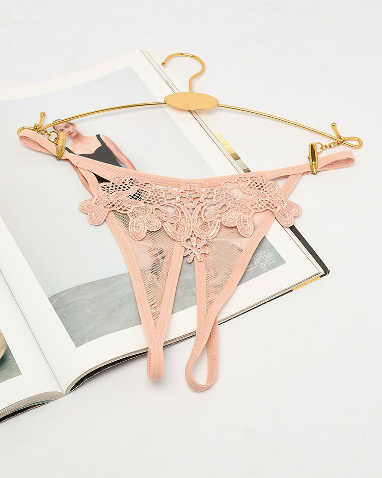 Royalfashion Čipkované dámske tangá v béžovej farbe